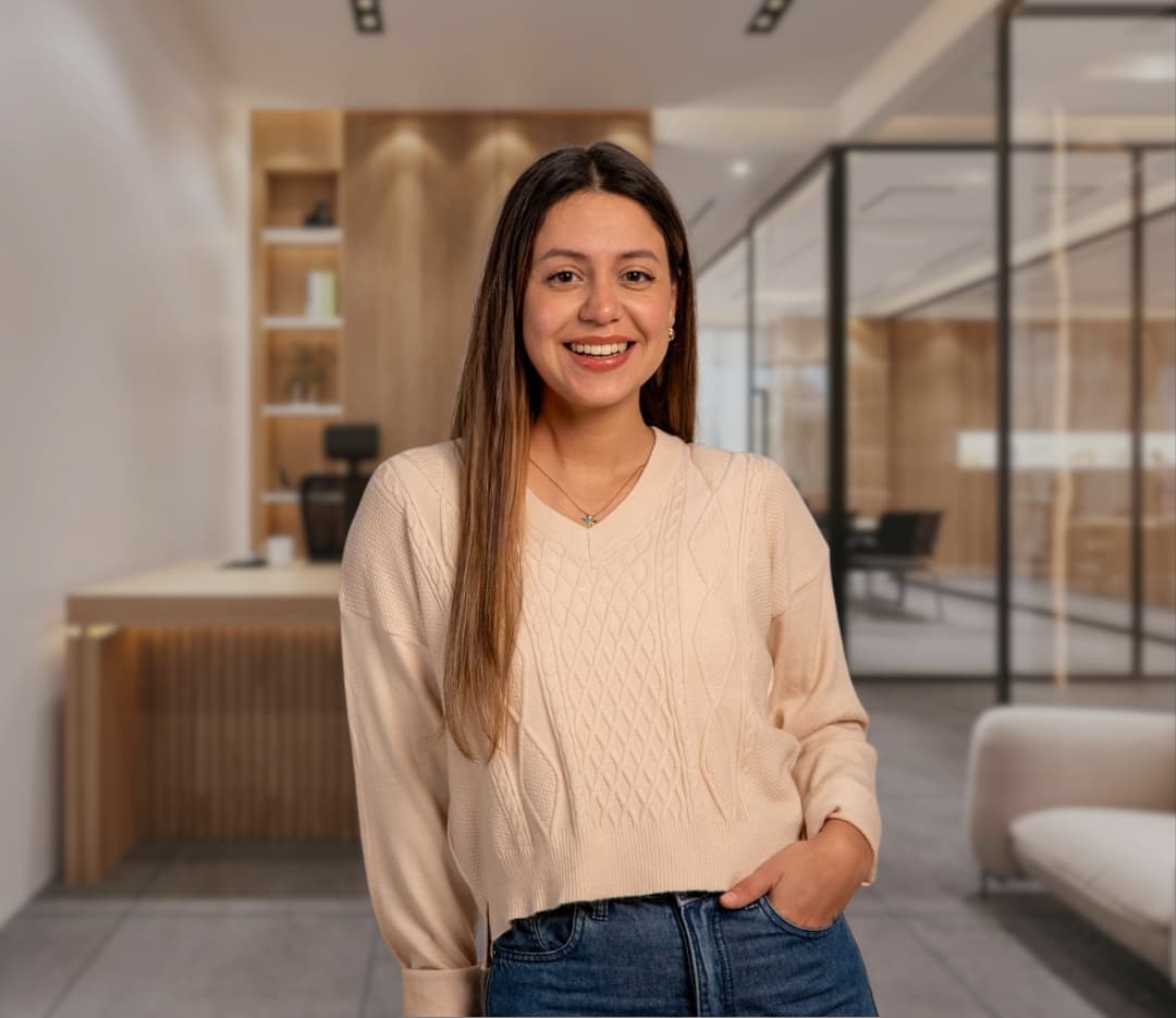 Retrato de Paula Cornejo en un espacio de trabajo
